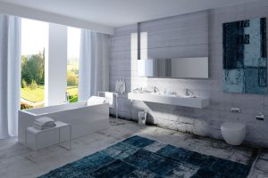 Modernes Bad mit Teppich und Vorhängen