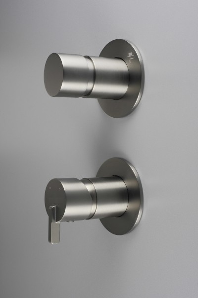 Neuesbad Serie 600 Wannenarmatur Unterputz, mit Umstellung, Oberfläche: Titanium